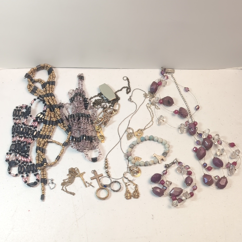 Jewllery Lot Assorted Necklaces, Earrings, Rings & Bracelets Wearable